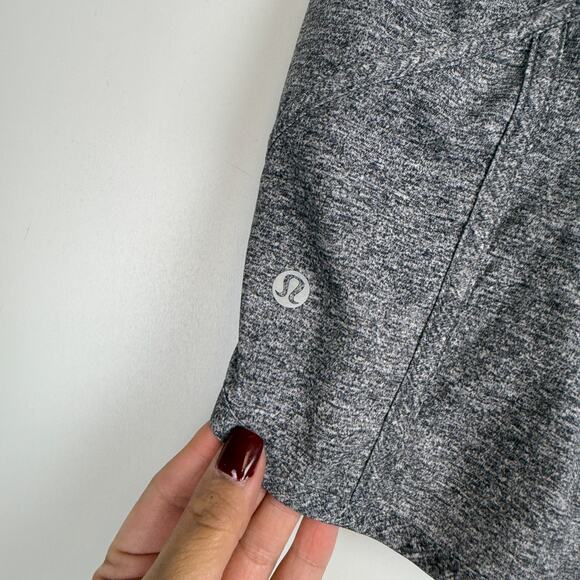 Lululemon Tracker Shorts V 4” Gray Heathered 2020 - 2 - Picture 4 of 8